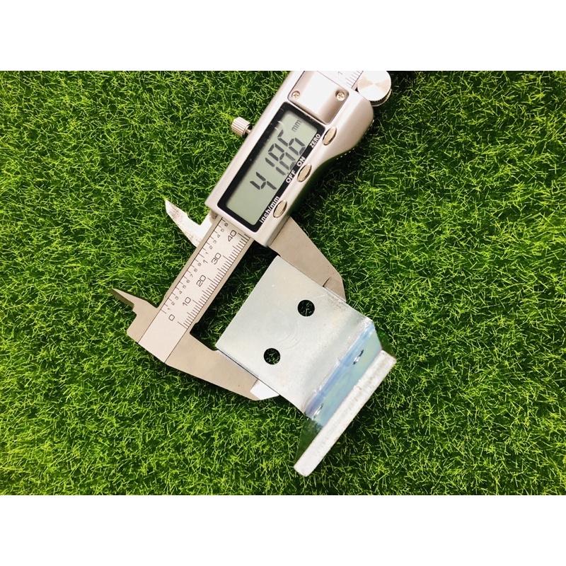 四孔立體L片 42mm 42mm