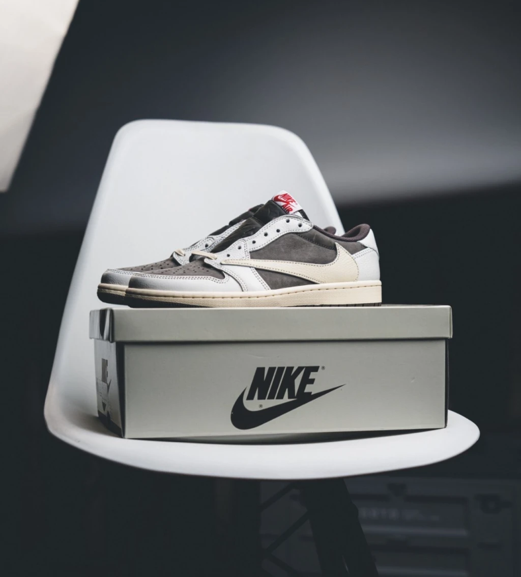 Travis Scott x Jordan Air Jordan 1 摩卡倒鉤 （ DM7866-162 )