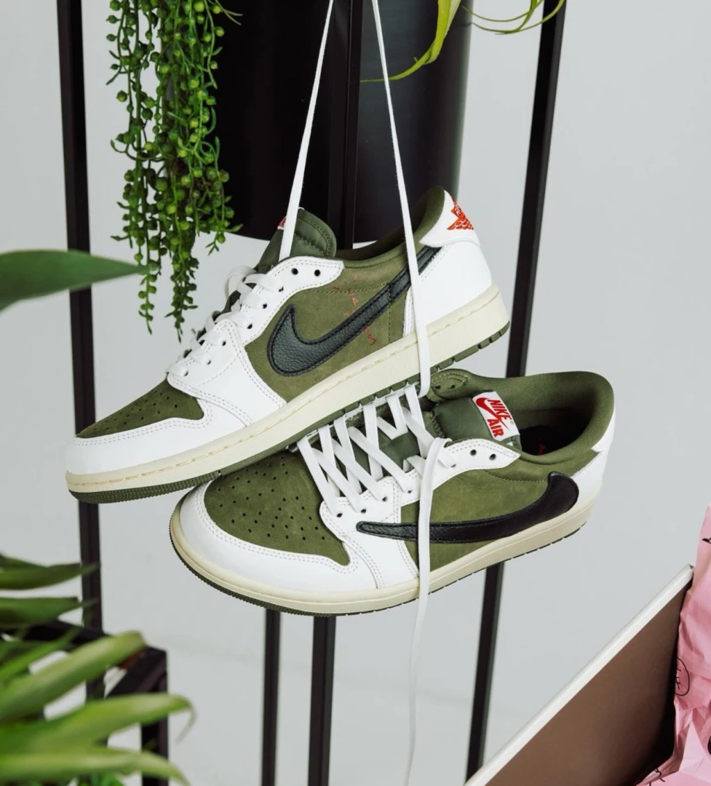 Travis Scott x Jordan Air Jordan 1 Low OG "Medium Olive" 反轉橄欖綠倒鉤 （ DM7866-200 )