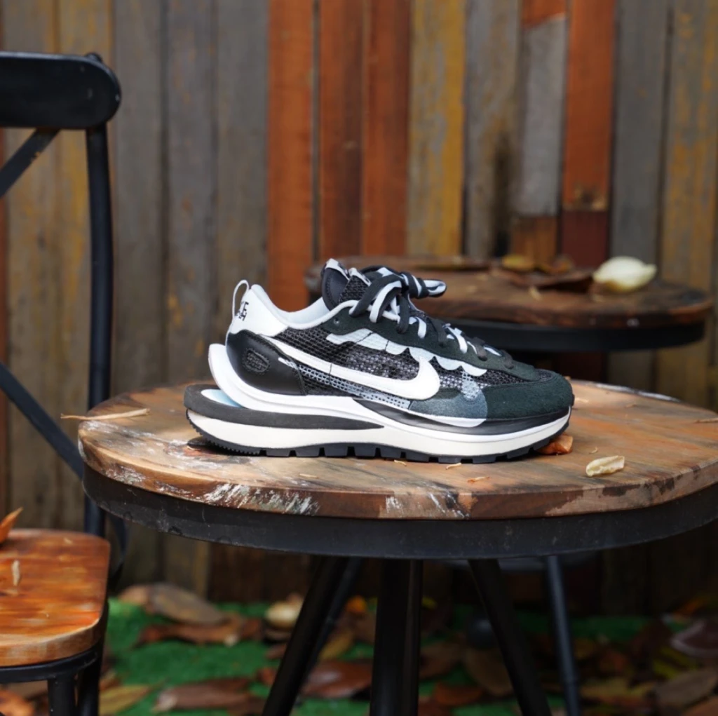 Sacai VaporWaffle 黑白 （ CV1363-001 )