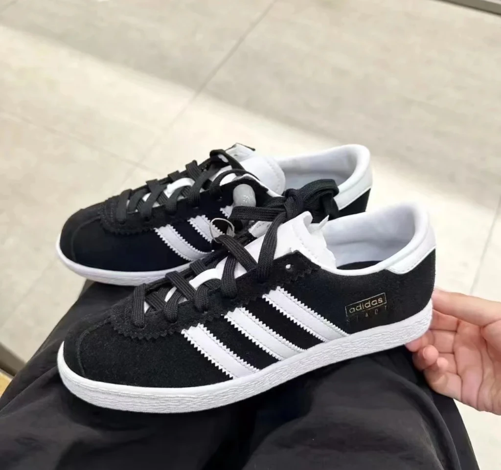 adidas Originals Stadt 黑底白線 （ JI1882 )