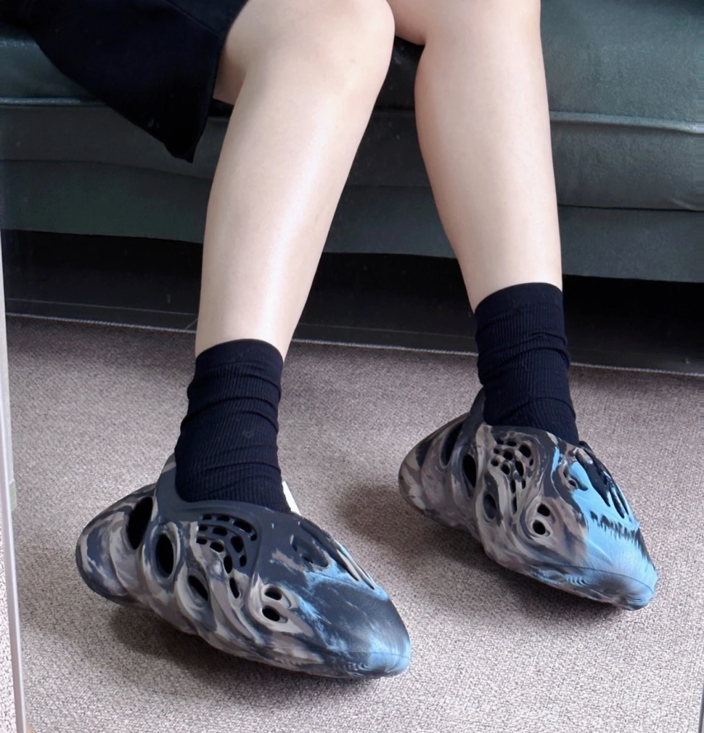 Yeezy Foam runner MX Cinder 黑炫彩 （ ID4126 )