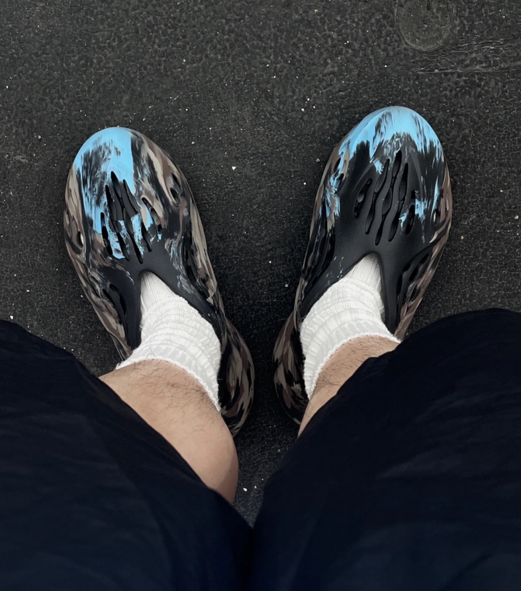 Yeezy Foam runner MX Cinder 黑炫彩 （ ID4126 )