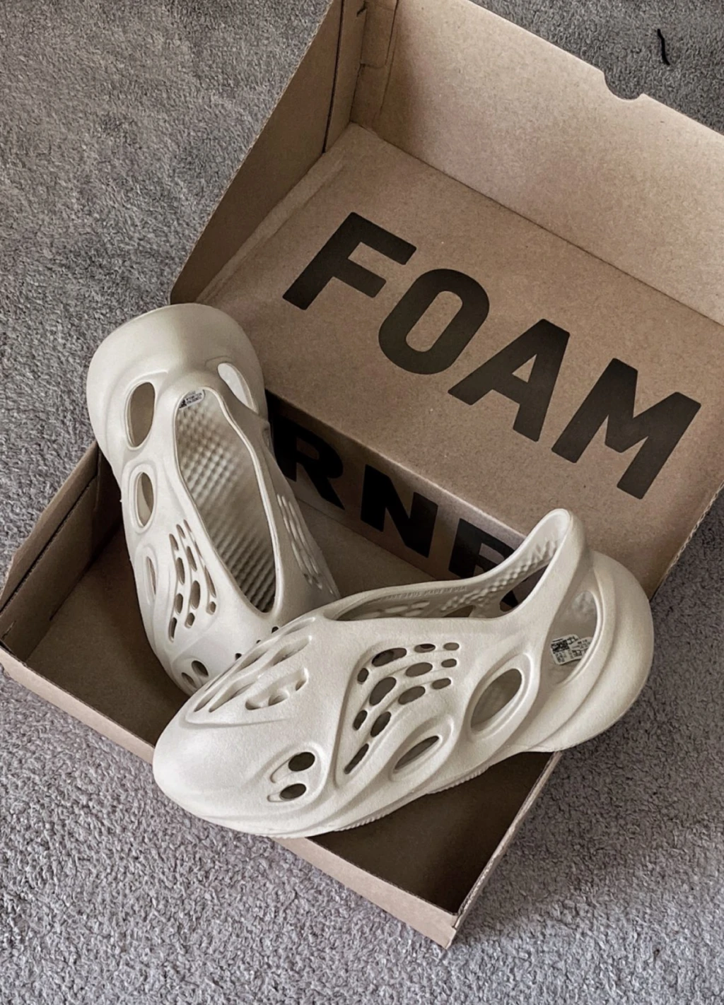Yeezy Foam Runner Sand 骨白 （ FY4567 )