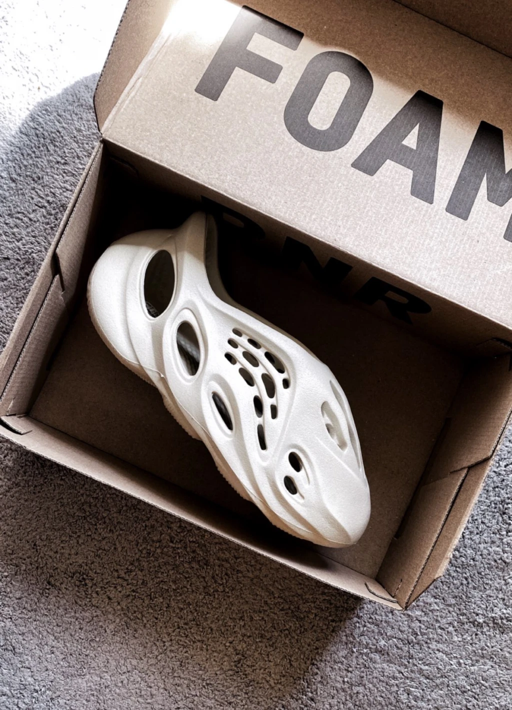 Yeezy Foam Runner Sand 骨白 （ FY4567 )