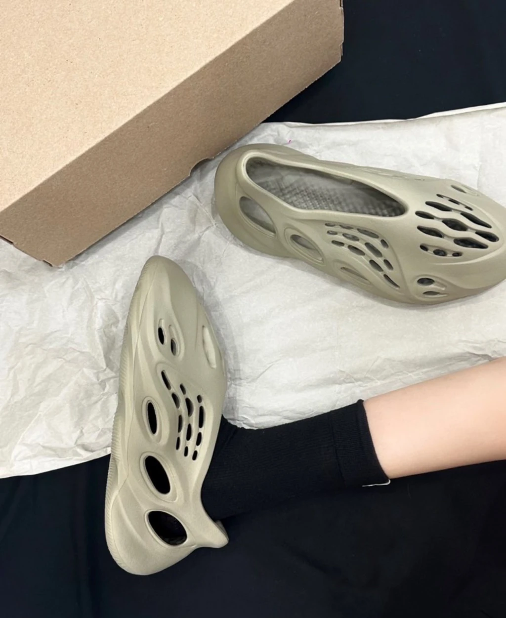 Yeezy Foam Runner Stone Slat 海鹽 （ GV6840 )