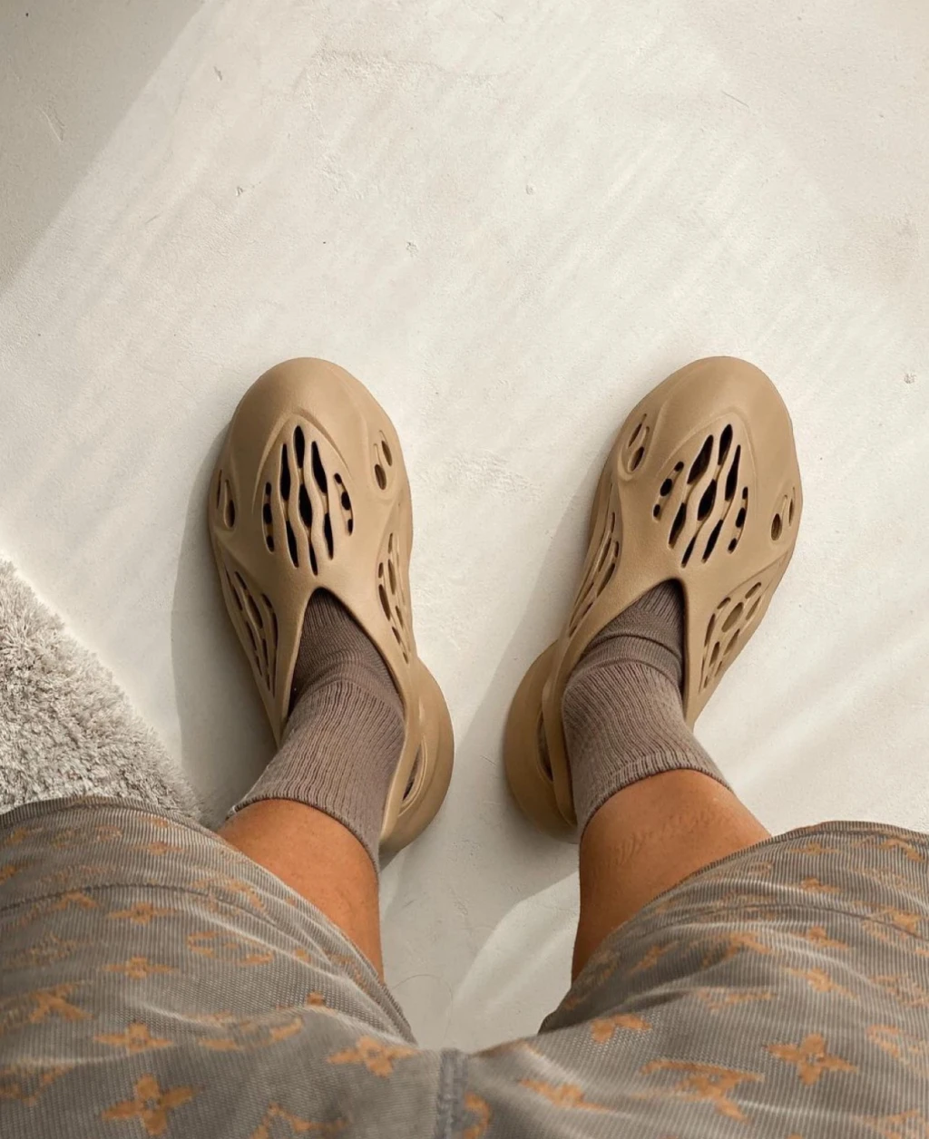 Yeezy Foam Runner Clay Taupe 棕色 （ GV6842 )
