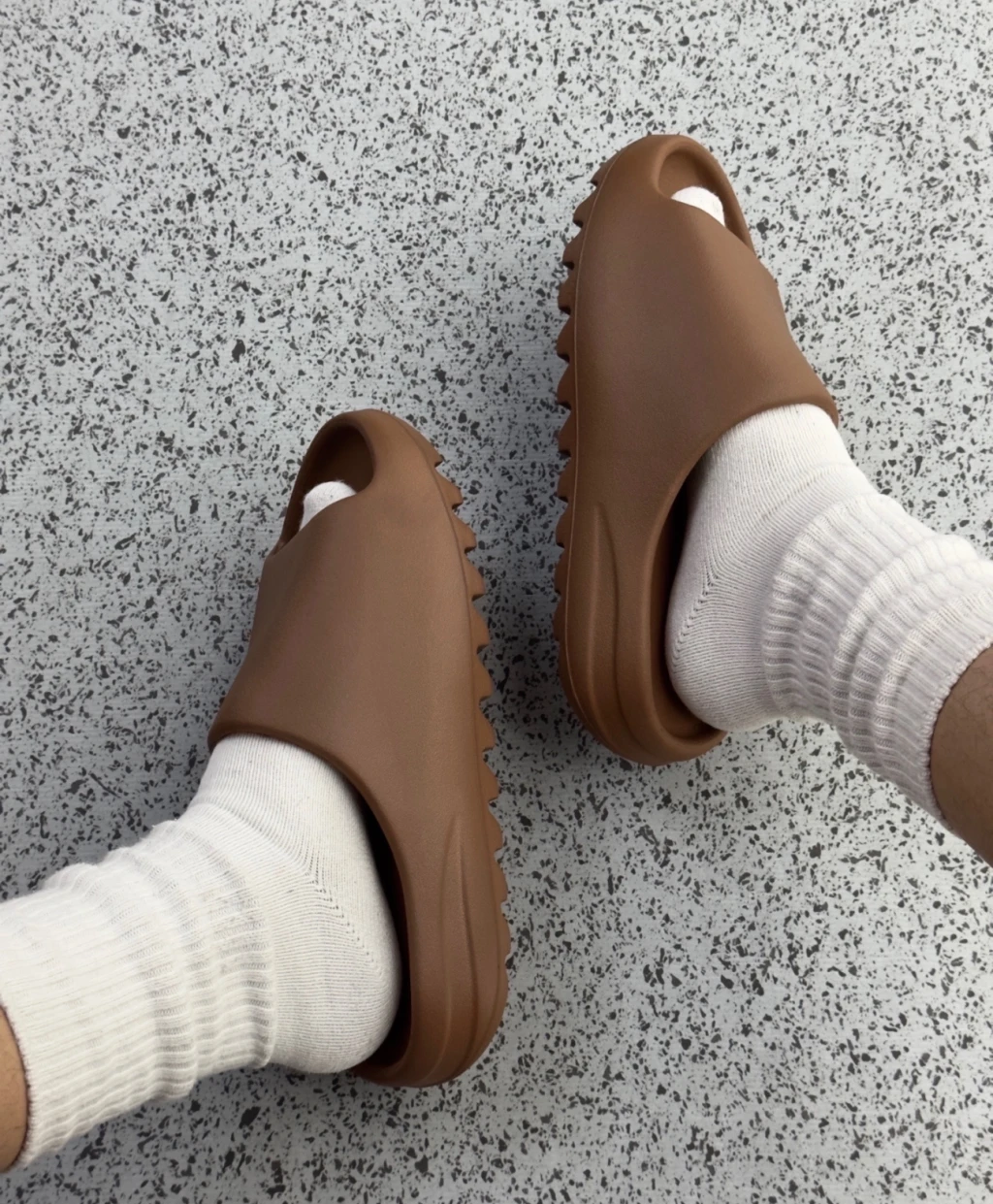Yeezy Slide Flax 棕色 大便色 （ FZ5896 )