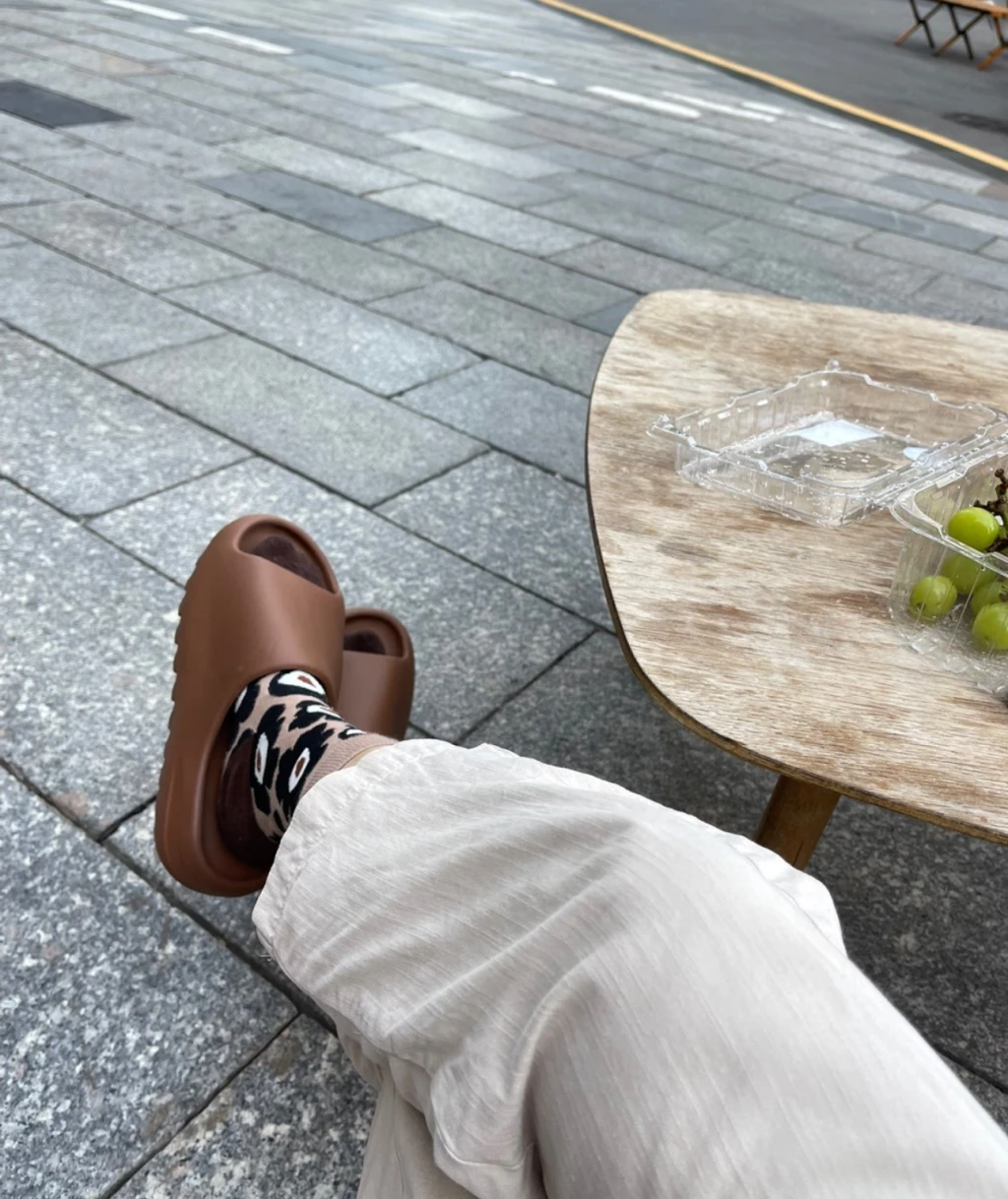 Yeezy Slide Flax 棕色 大便色 （ FZ5896 )