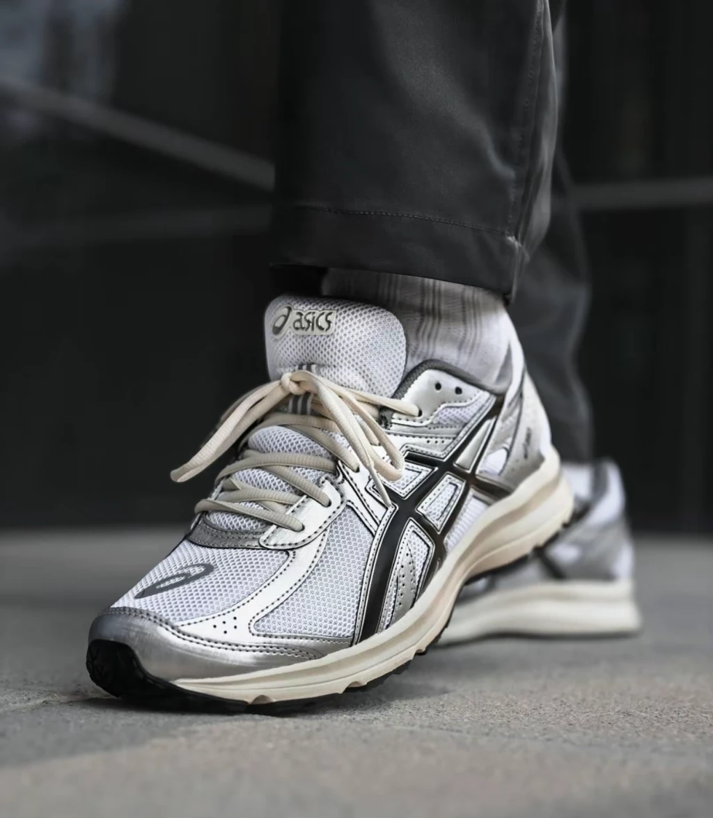 ASICS Jog 100S Y2K復古 白銀（ 1201A967-100 ）