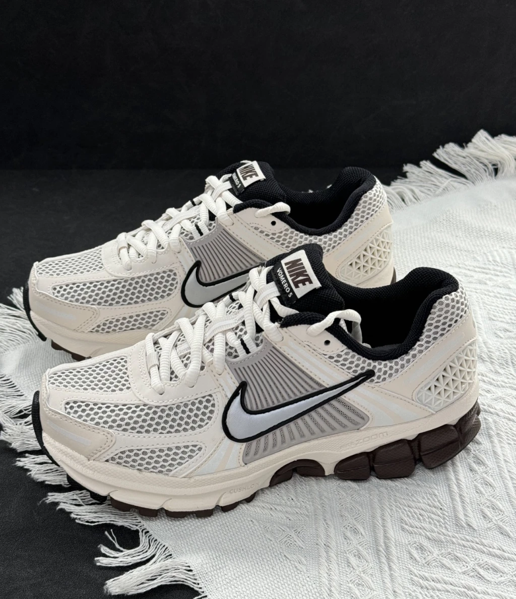 Nike Air Zoom Vomero5 米銀鉤 焦糖色 FJ2028-001