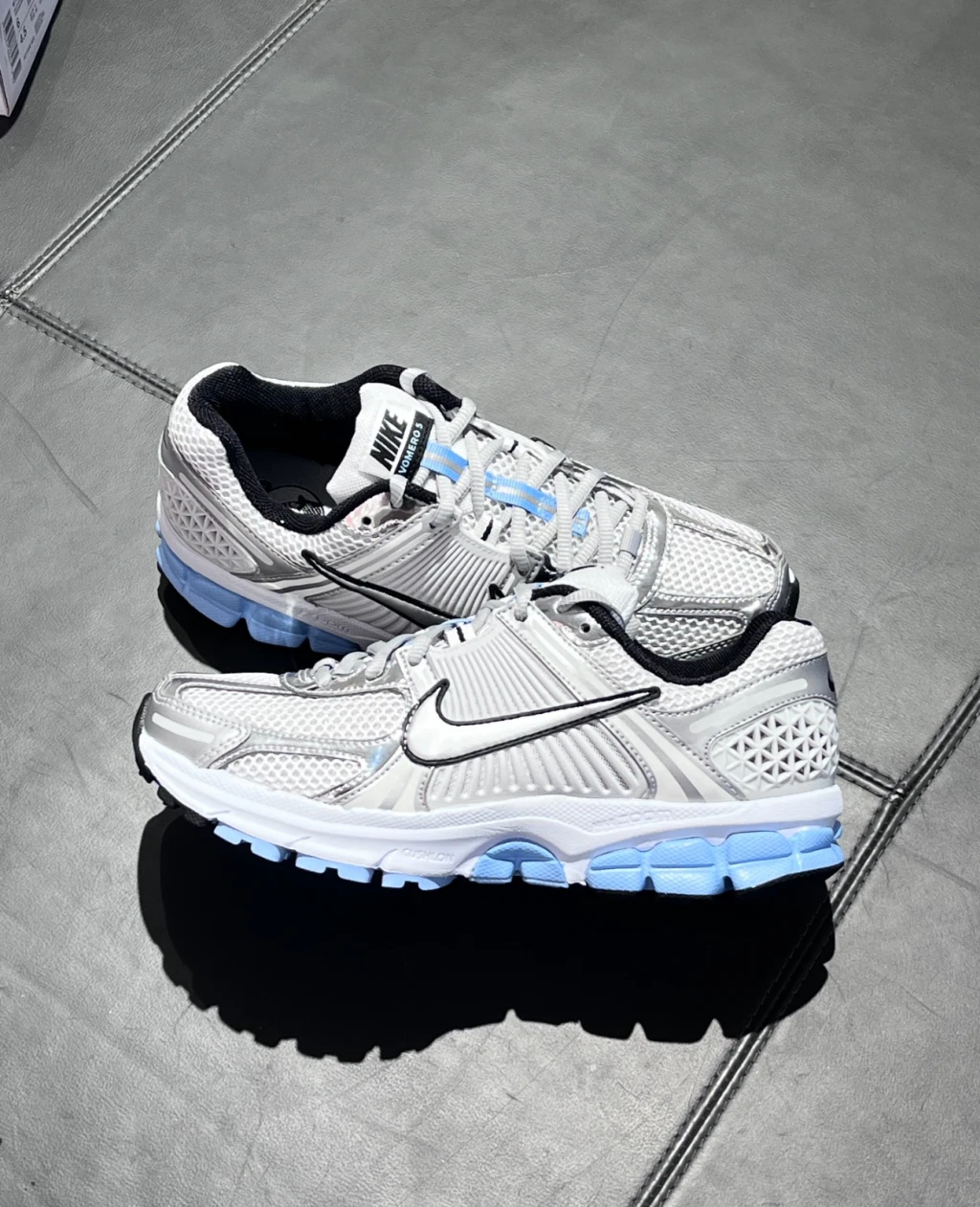 Nike Air Zoom Vomero5 銀藍 HF1877-100