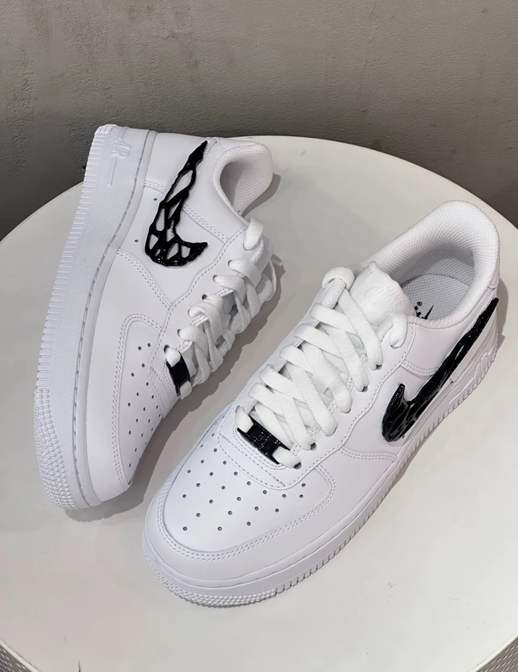 Nike Air Force 1 Low Liquid Metal Swoosh 黑液態銀 IF1686-101