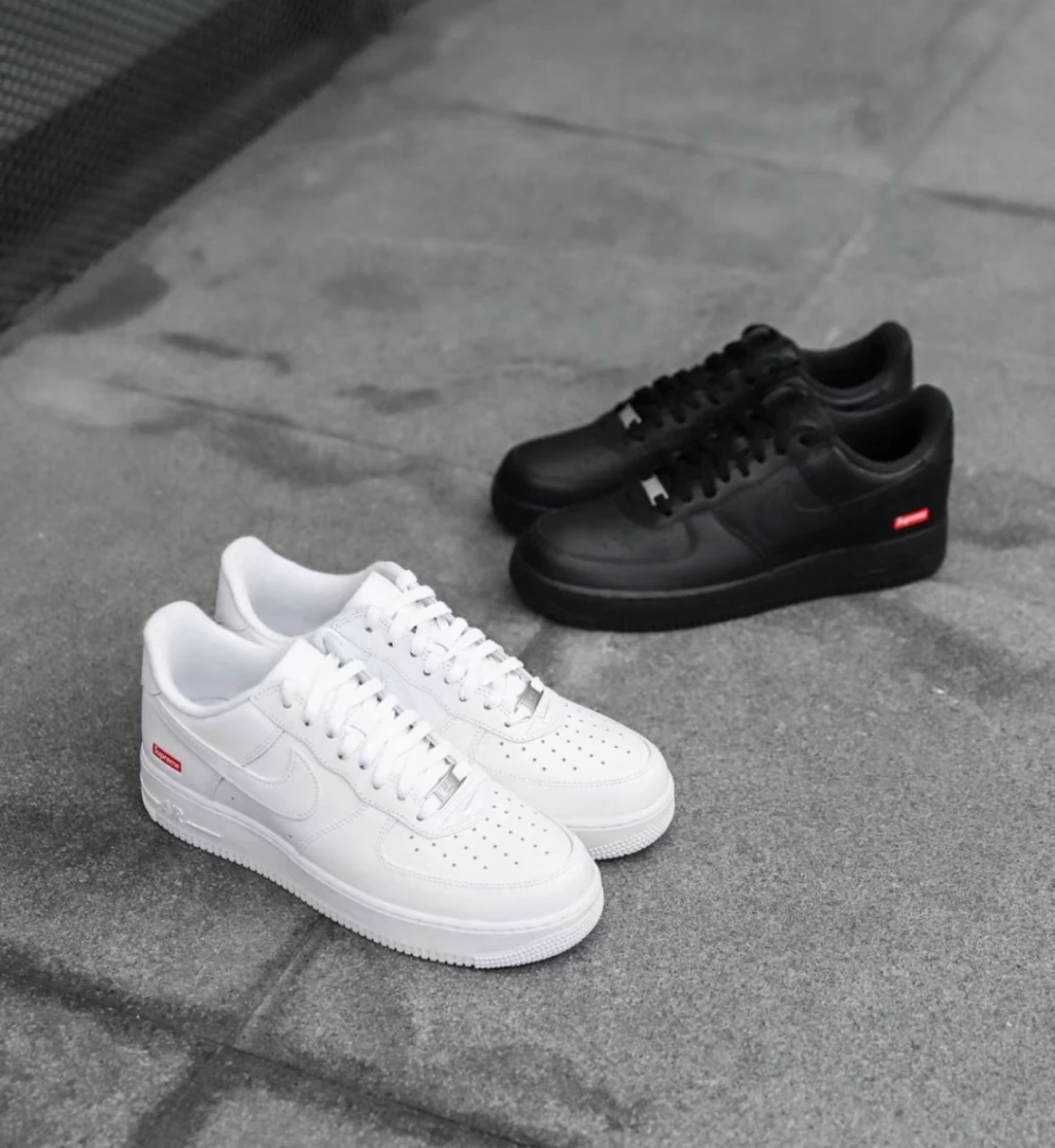 Supreme x Air Force 1 黑/白