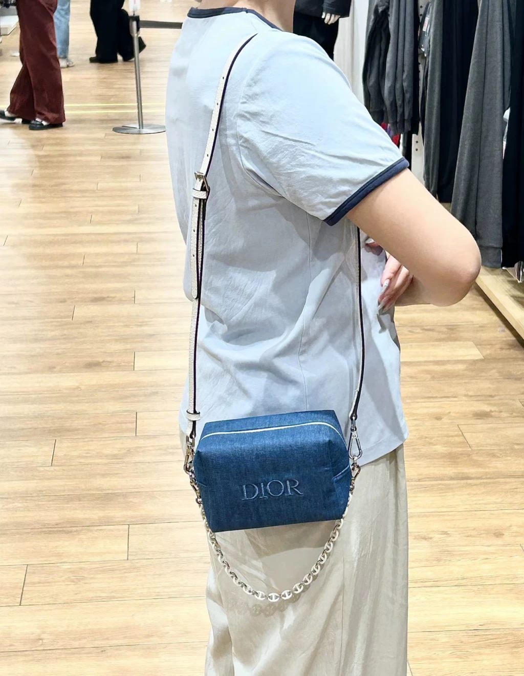 DIOR 迪奧 牛仔藍化妝包 （無附背帶）