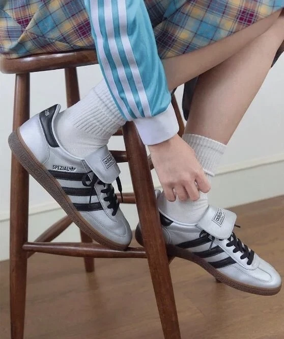 【國外限定款】Adidas Originals Handball Spezial 鞋舌翻蓋 銀黑 JS0599