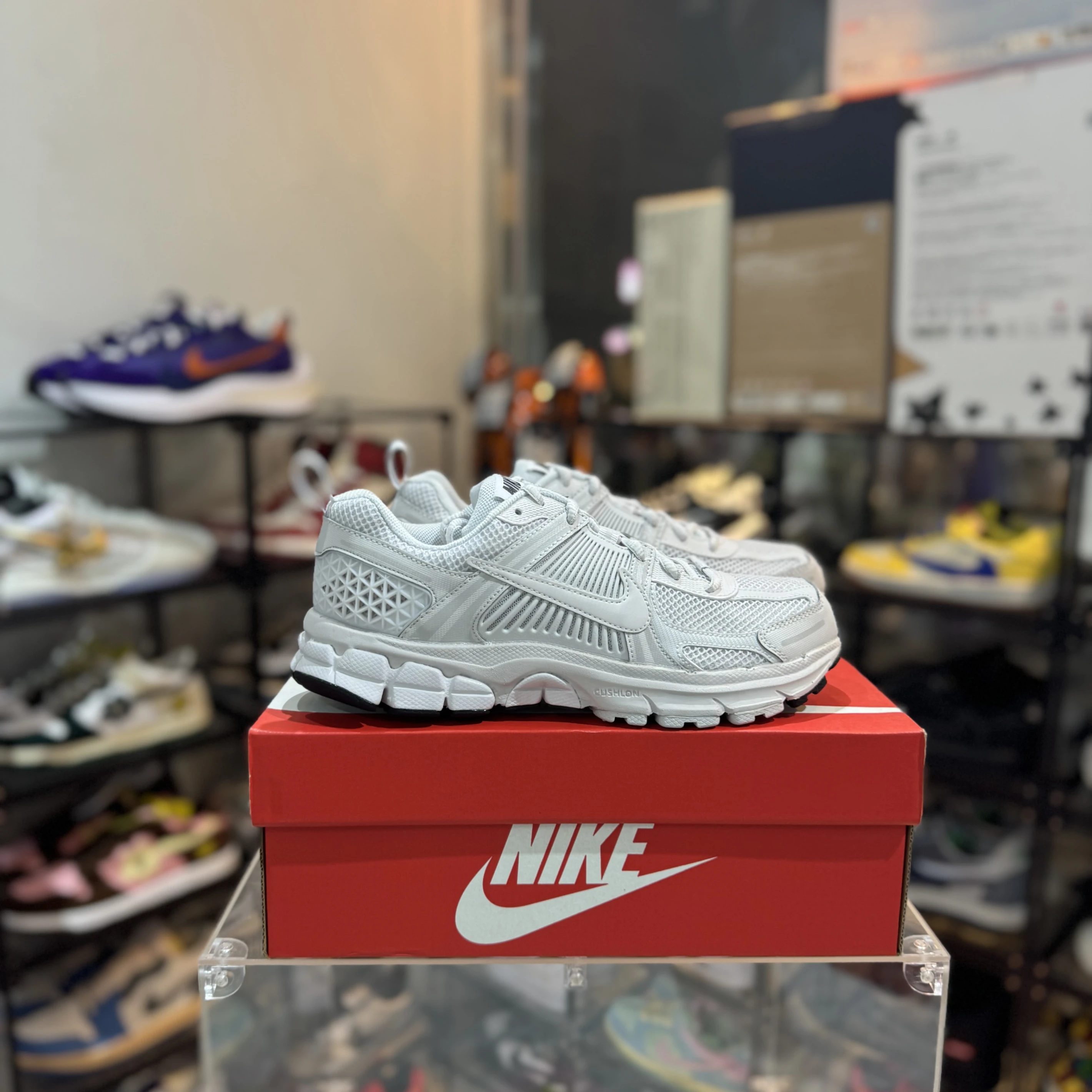 NIKE Air Zoom Vomero 5 純白 HF6998-100