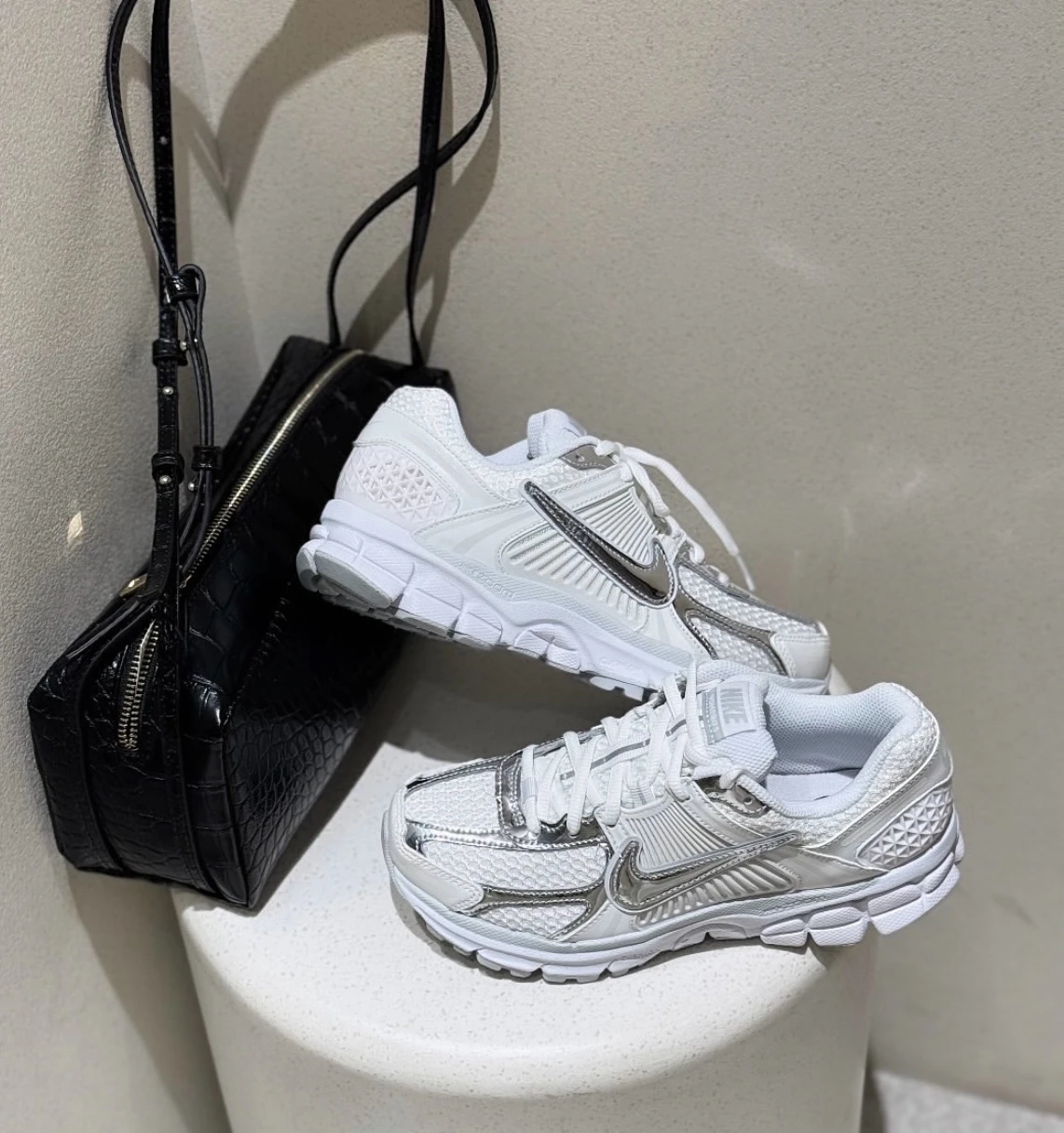 Nike Air Zoom Vomero5 白銀 HF7723-100