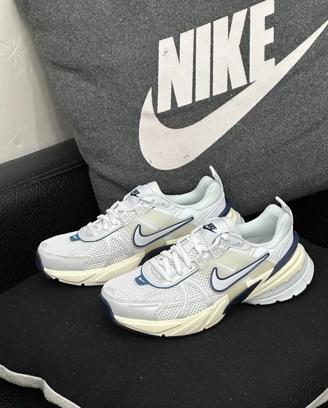 Nike V2K Run 白灰 藍標 FD0736-10