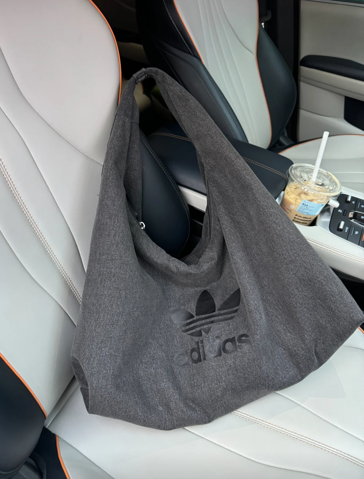 ADIDAS ORIGINALS 大容量雲朵包液下包手提包（含背後小包可拆式）牛仔藍/水洗黑