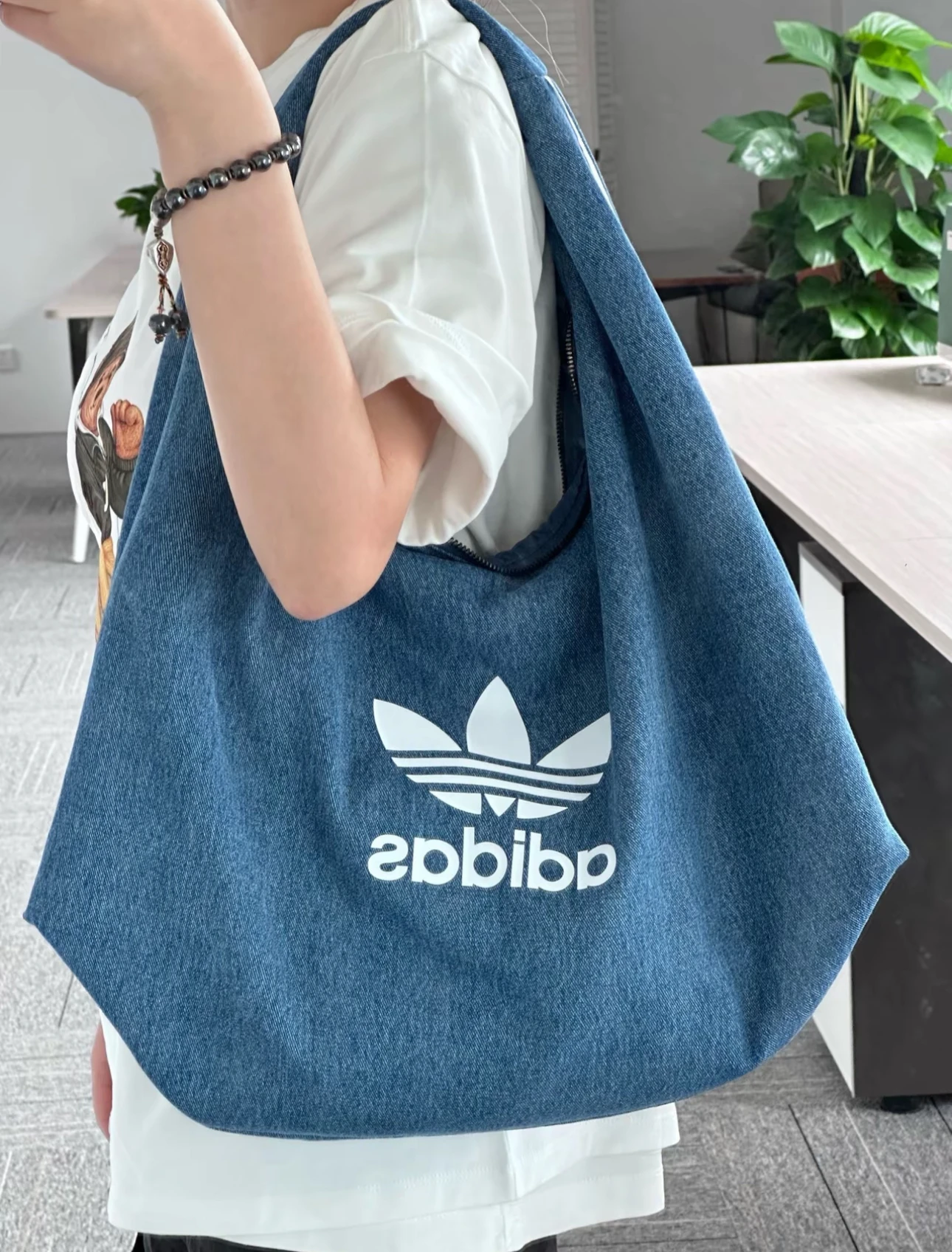ADIDAS ORIGINALS 大容量雲朵包液下包手提包（含背後小包可拆式）牛仔藍/水洗黑
