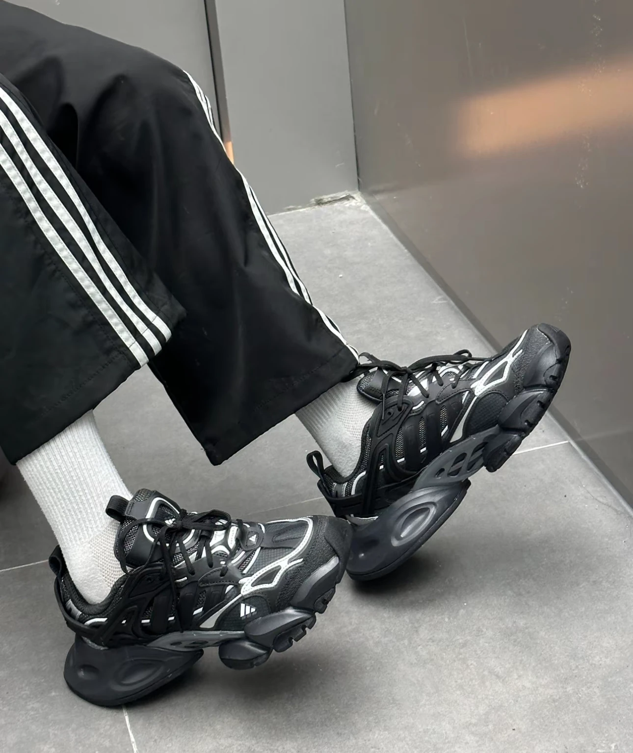 ADIDAS XLG RUNNER DELUXE 黑銀 IH0070