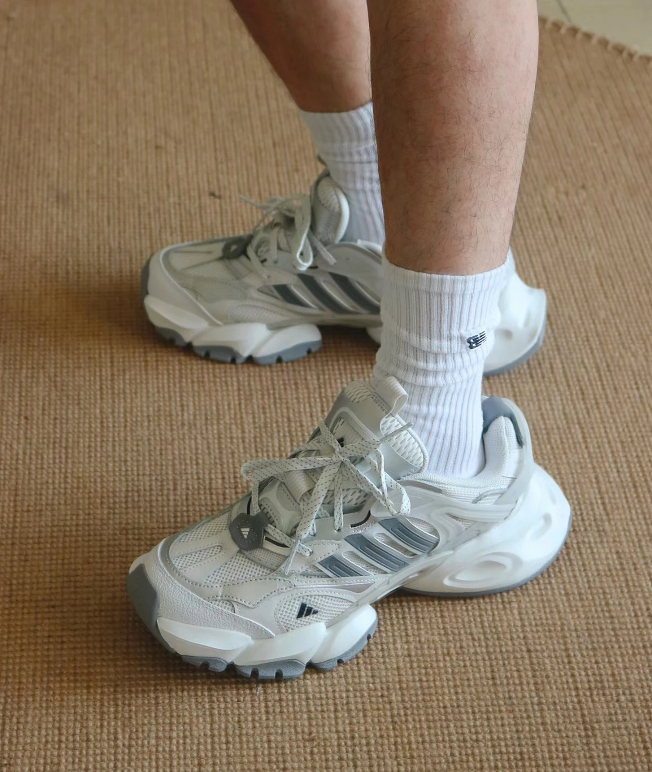 ADIDAS XLG RUNNER DELXUE 白灰 JP5761