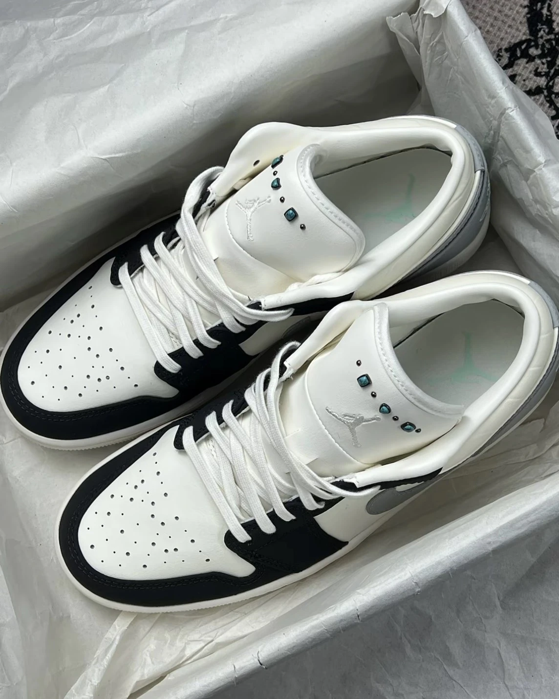 NIKE AIR JORDAN 1 LOW 綠松石 白黑灰 IO2242-101