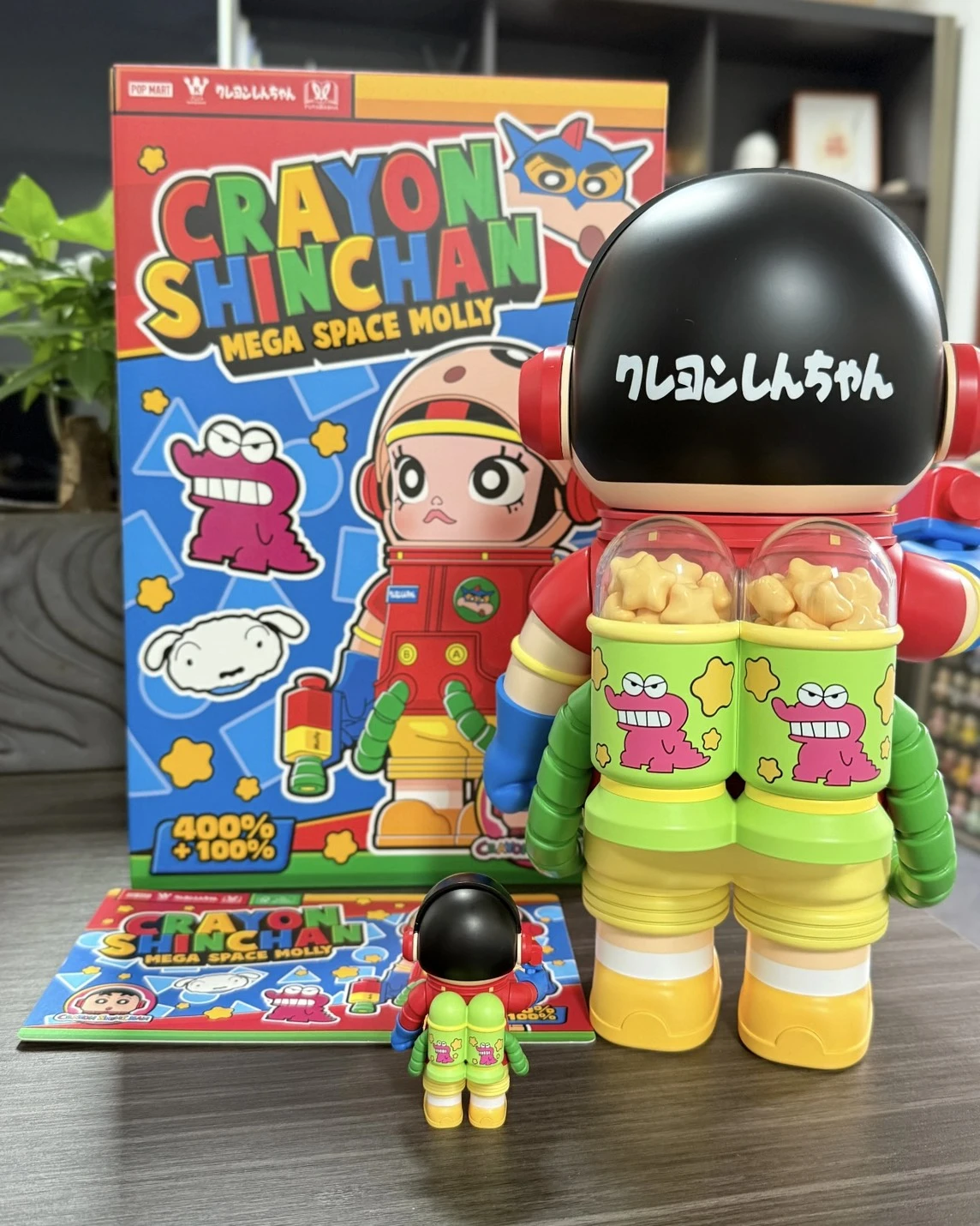 <聯名登場>POPMART 泡泡瑪特 MEGA SPACE MOLLY 蠟筆小新盲盒(400%+100%)
