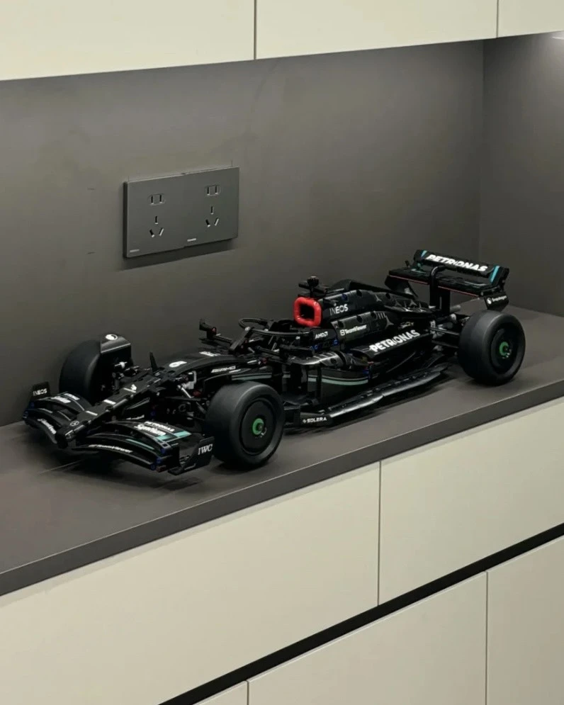 <超級細節> 奔馳F1 梅賽德斯 機械連動 賽車模型 拼裝積木(1642pcs)