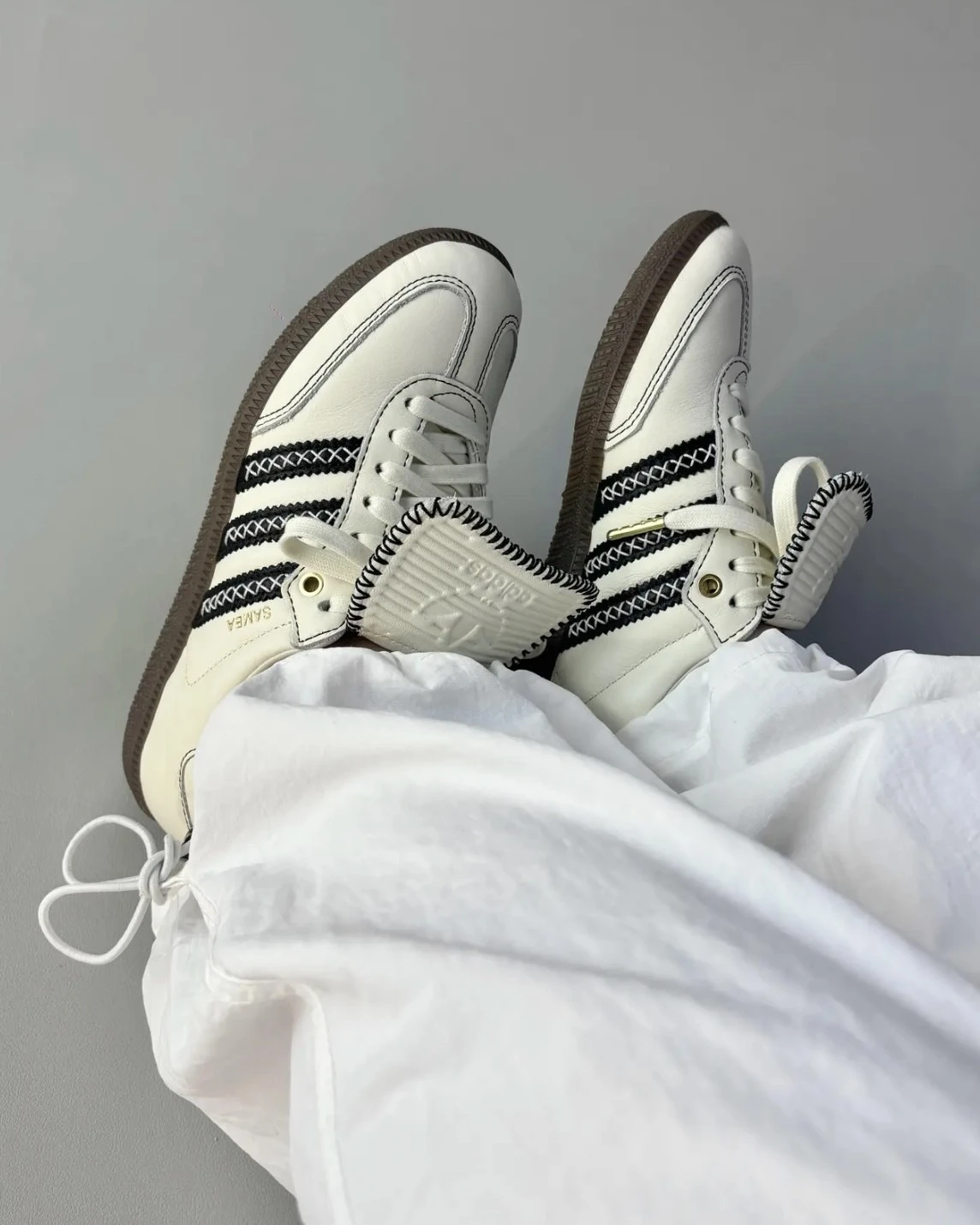 ADIDAS ORIGINALS SAMBA LT 復古 皮革 外縫線 翻蓋鞋舌 米白色(JQ7088)