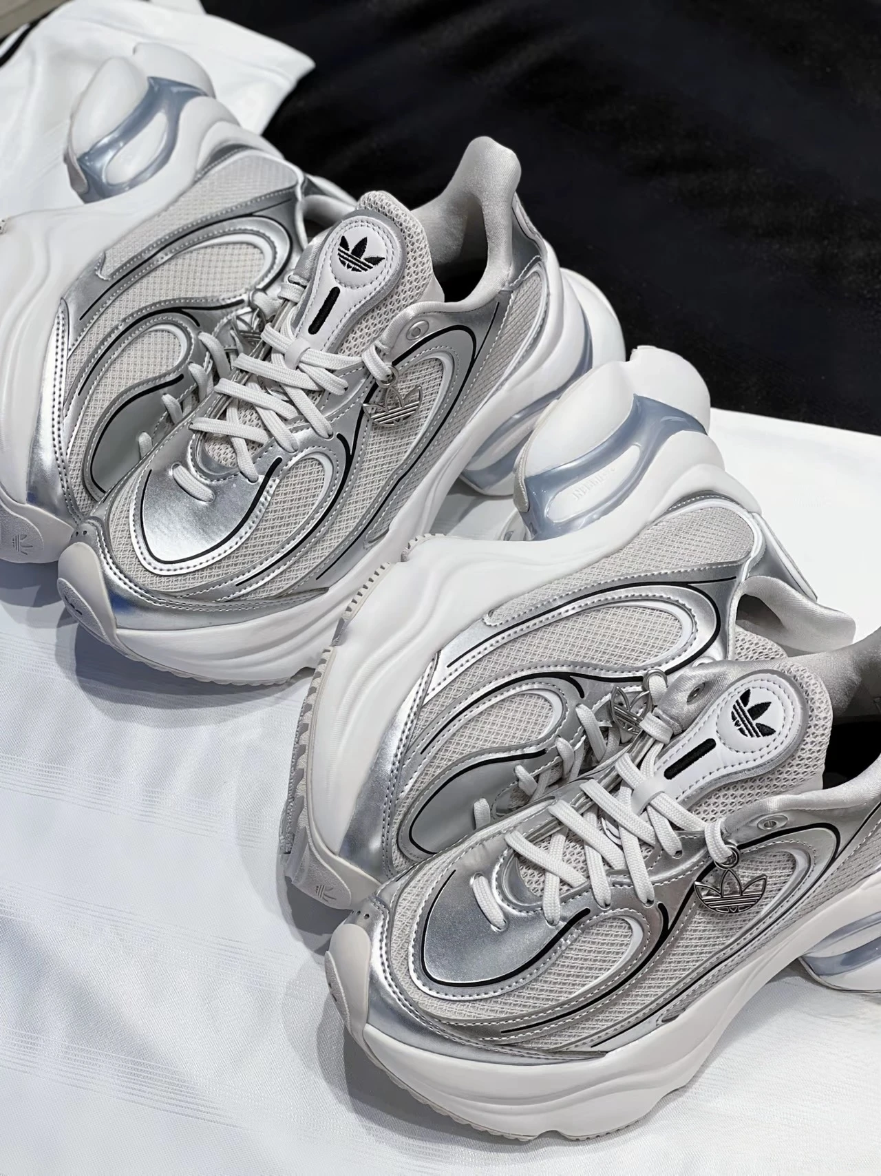 新品22 Adidas OZVENUZ opv67シルバーki0557