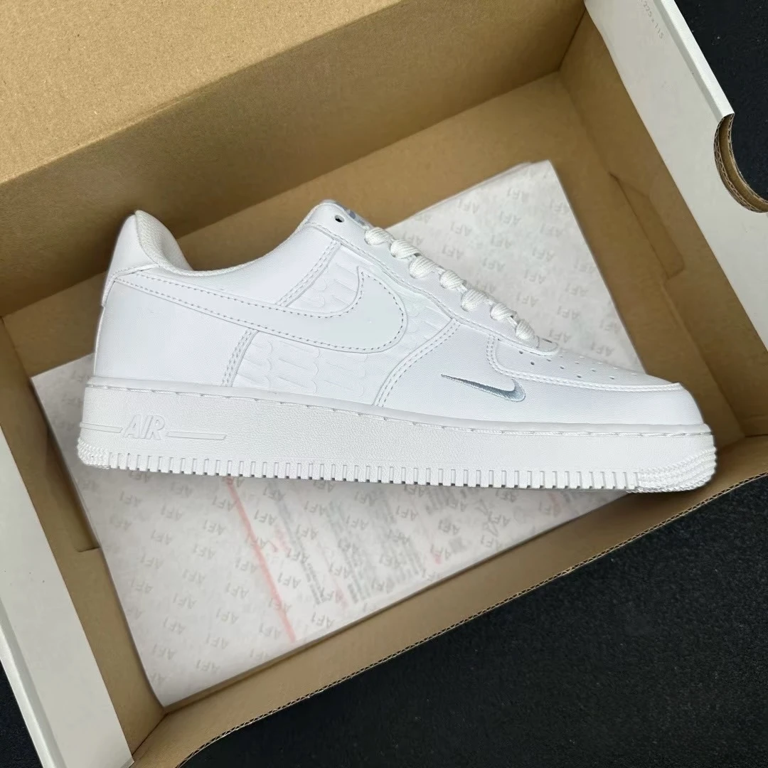 NIKE AIR FORCE 1 海鹽刺繡小勾 IH4475-100