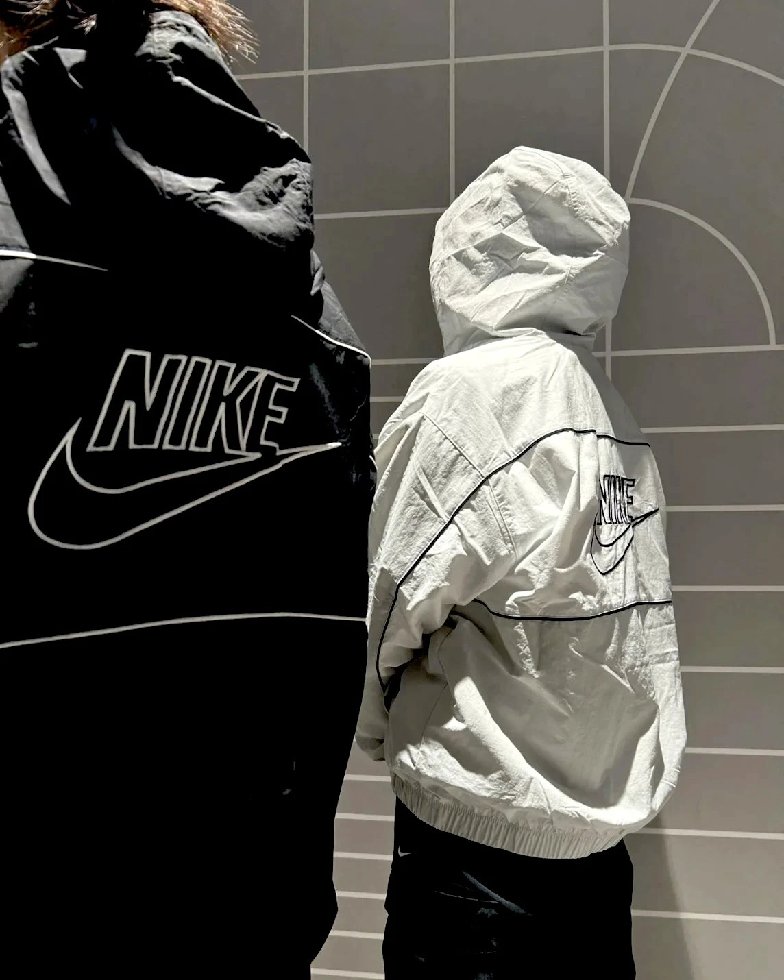 NIKE CLUB 輕量尼龍 薄款 連帽 防風 夾克外套 黑白色(HJ2013-010 HJ2013-025)