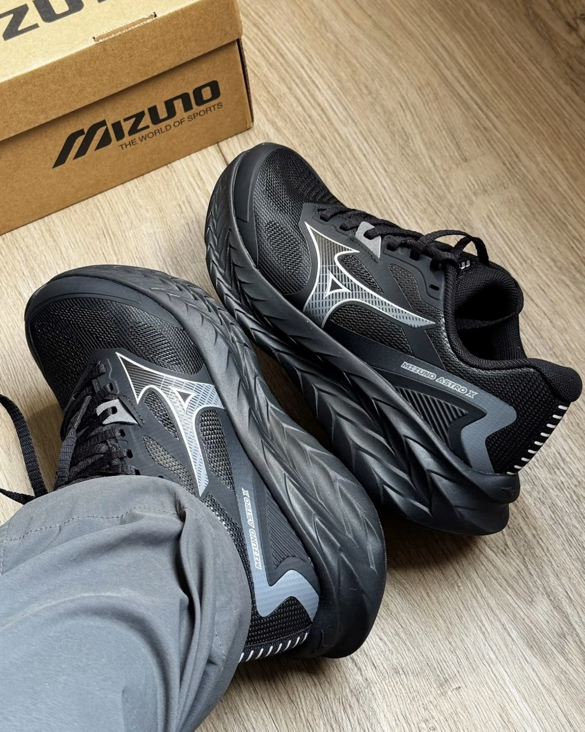 <⏰限時折扣>MIZUNO ASTRO 黑魂 厚底 輪胎底(D1GH250501)