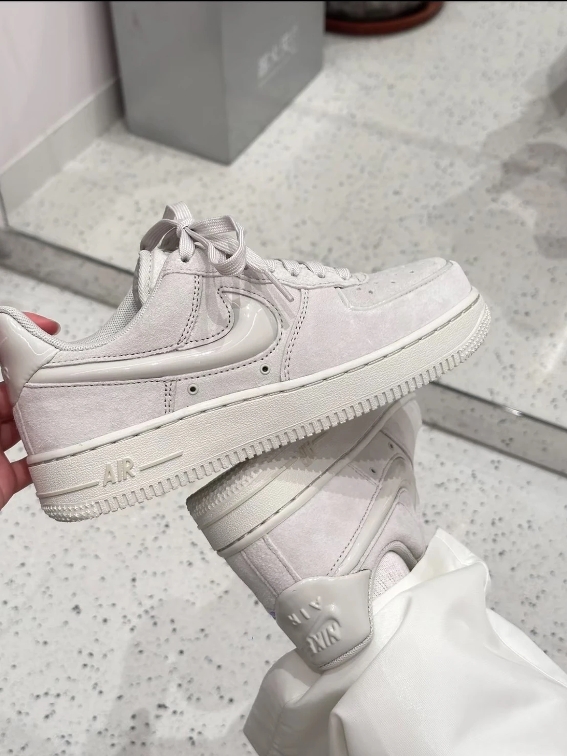 Nike Air Force 1 Low W 奶白 麂皮拼接 立體LOGO (HV4406-001)