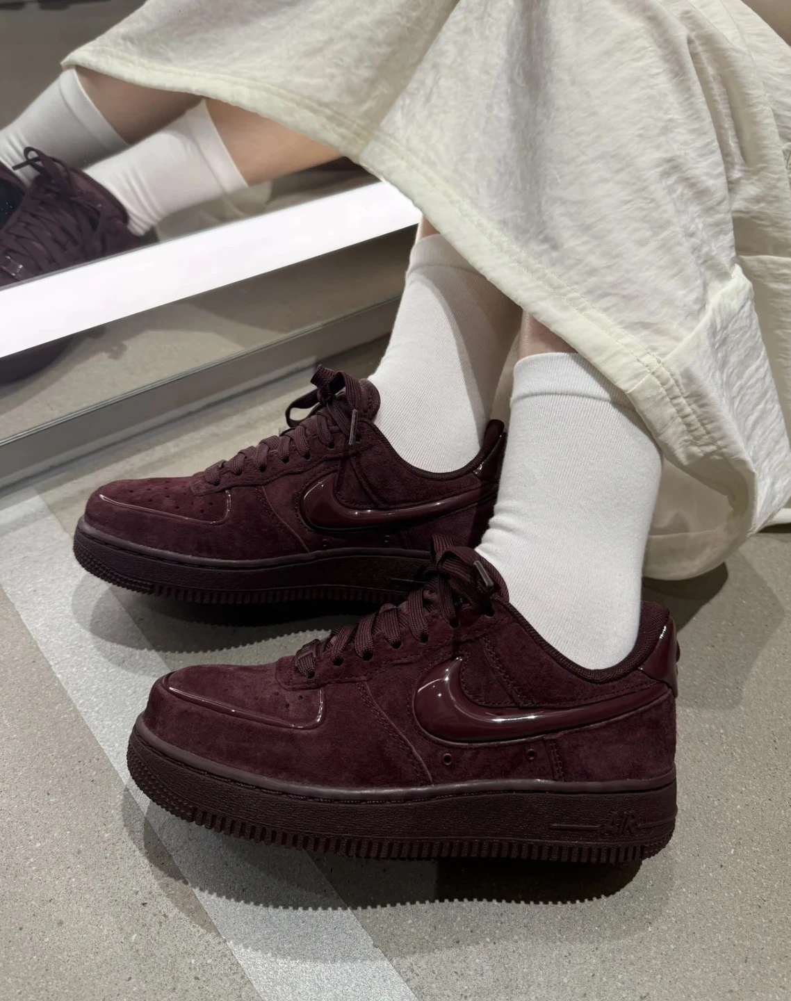 Nike Air Force 1 Low W 絲絨 麂皮 酒紅 立體勾勾 (HV4406-600)