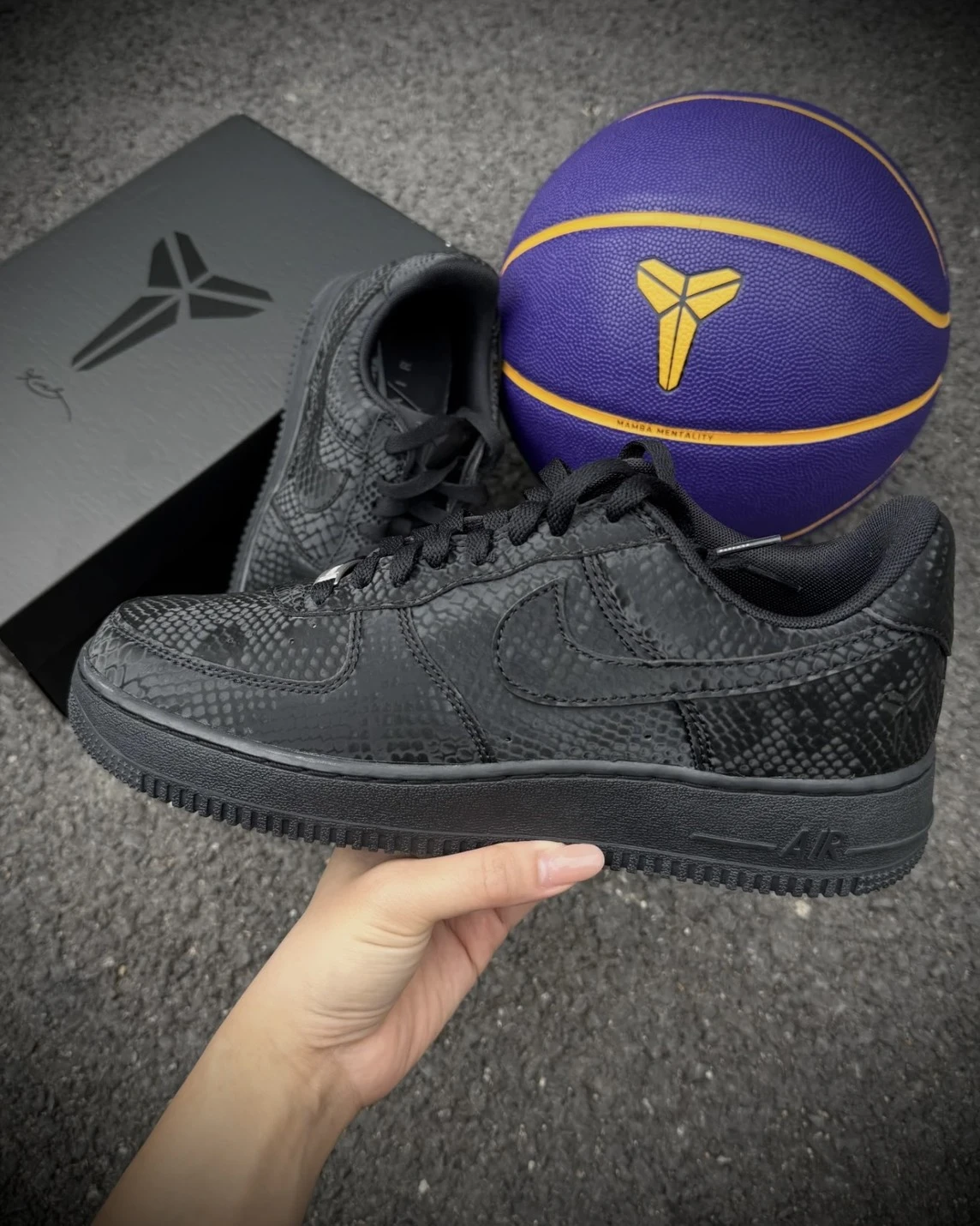 KOBE x AIR FORCE 1 LOW "Forever White" 黑曼巴 蛇麟紋(IB0018-003)