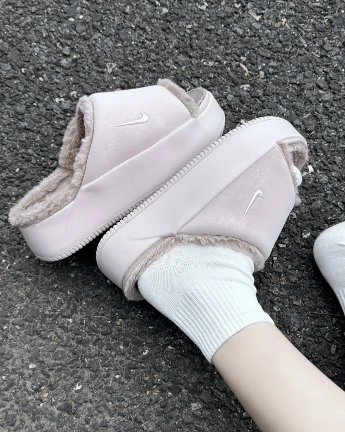 Nike Calm Elevation Fur 毛茸茸 厚底 拖鞋 三色可選(HV8560-600/200/001)