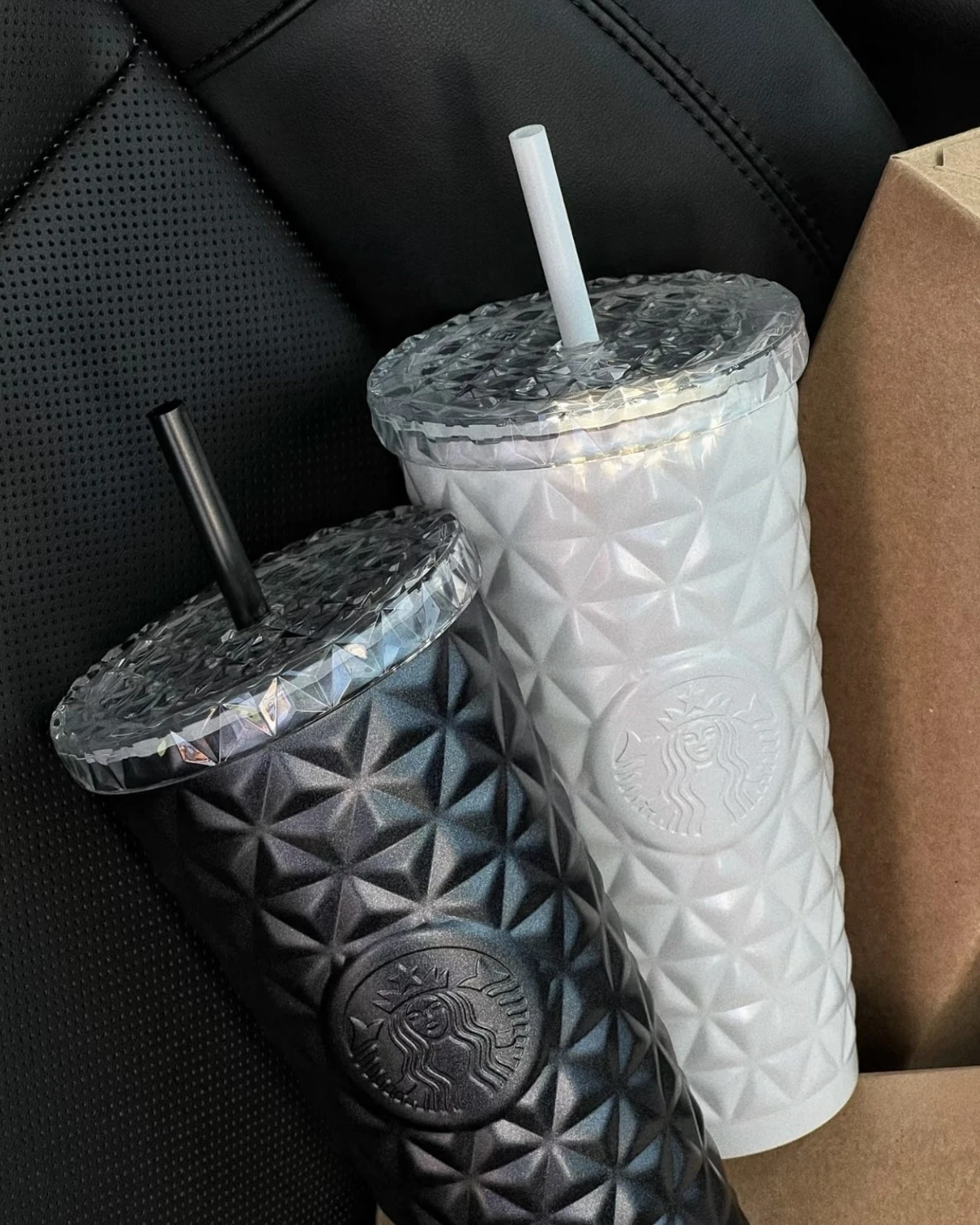 包色辣>Starbucks星巴克 立體菱格紋 不鏽鋼 保溫杯 吸管杯591ml(兩色可選)