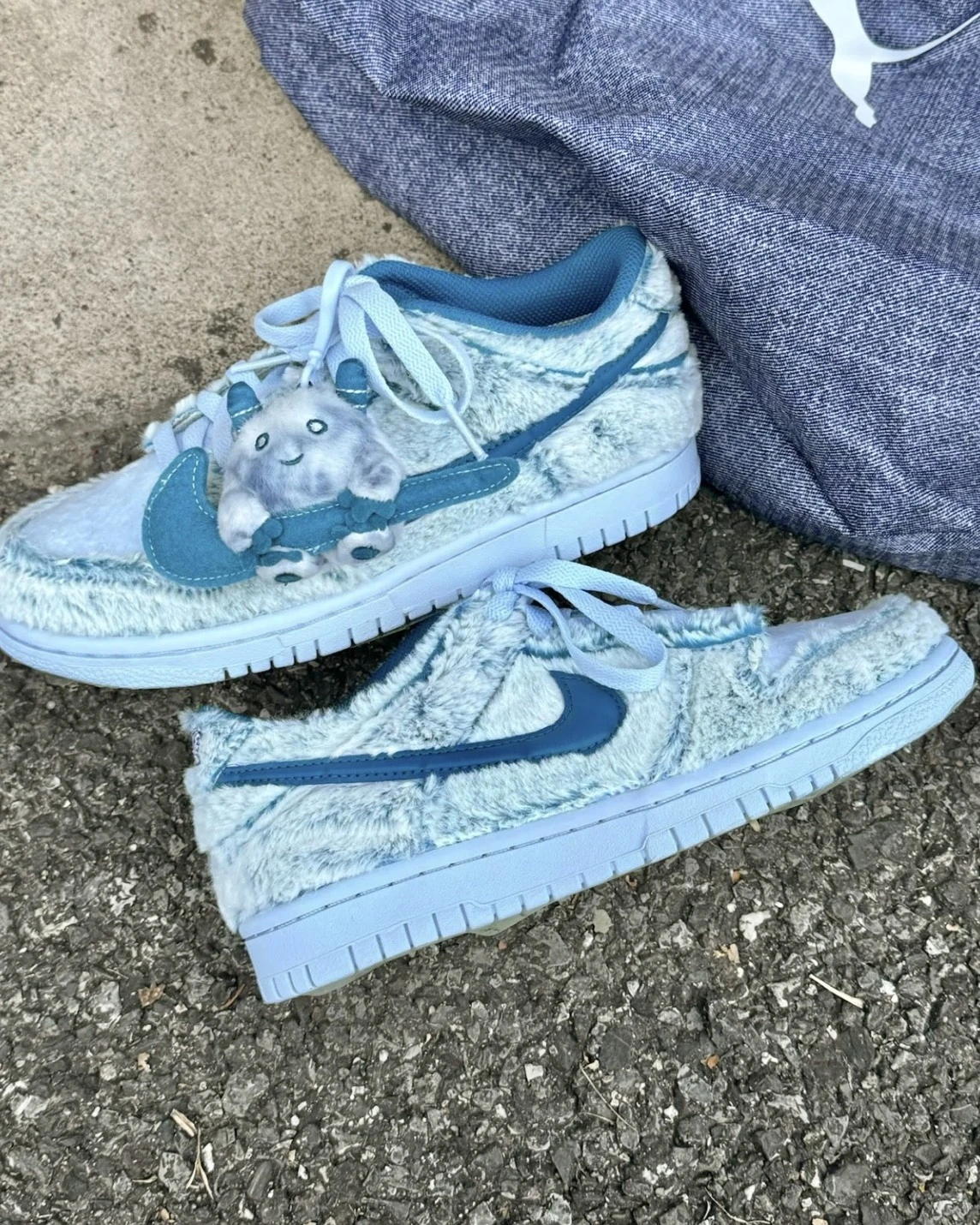 <國外限定>NIKE DUNK LOW GS 大童款 雪人限定 雪寶吊飾 絨毛 冰藍(IM7171-301)