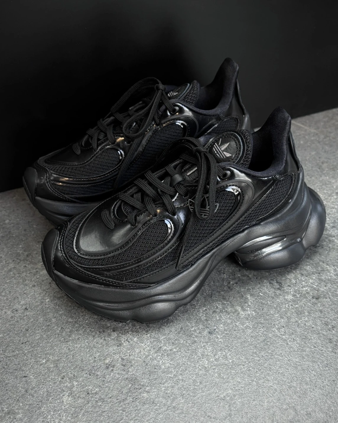<宋雨琦同款>Adidas Originals Ozvenuz 浮蝶鞋 黑色 復古 厚底 老爹鞋KS2468