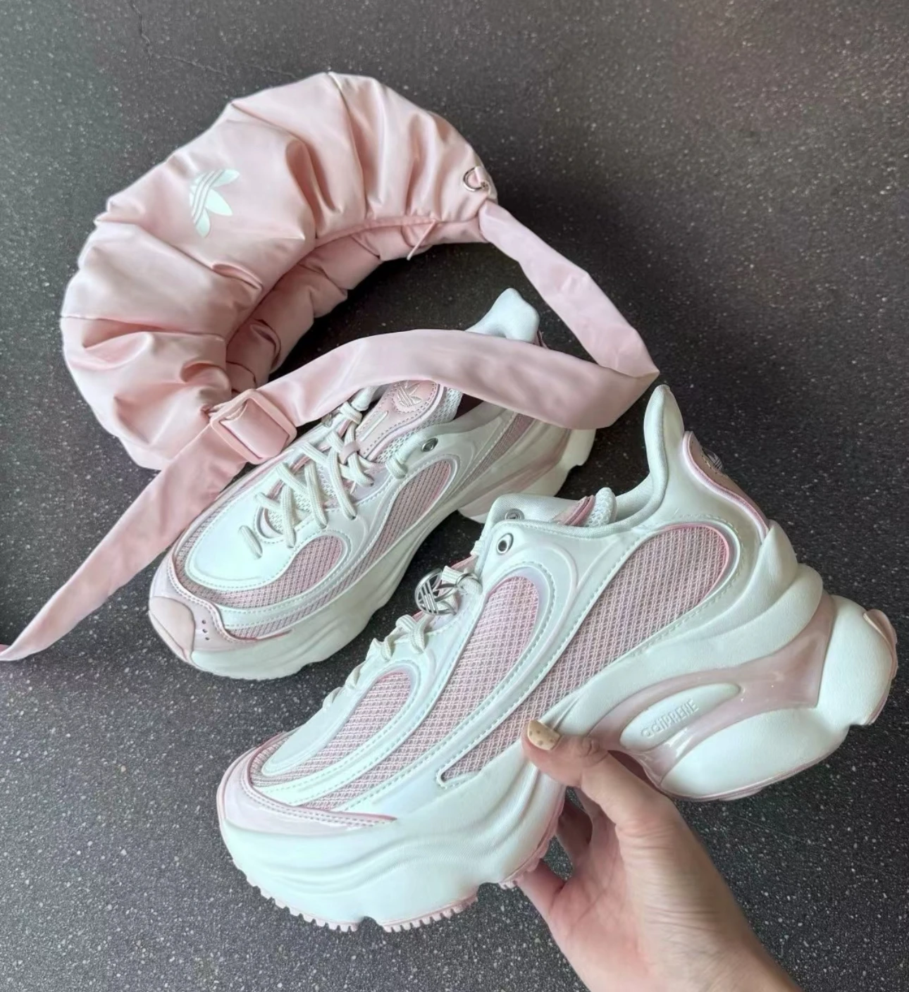 Adidas Originals Ozvenuz 浮蝶鞋 白粉 復古 厚底 老爹鞋 KI0556