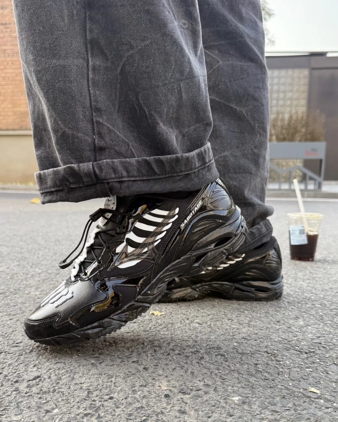 SBTG x Mizuno Wave Rider 10 美津濃 設計師聯名款 黑白 骨骸鞋 黑魂 D1GD252601