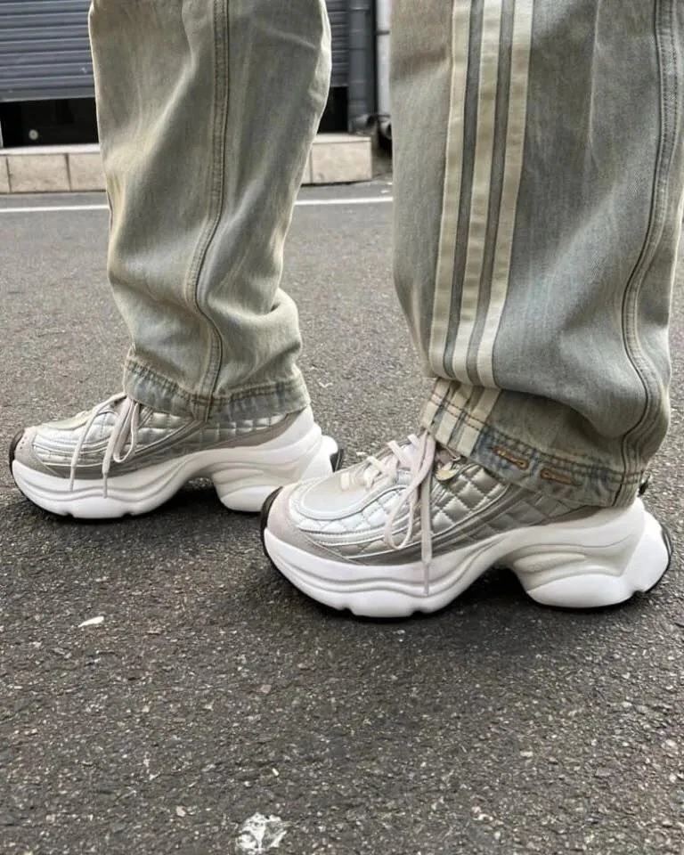 <國外限定>Adidas Originals Ozvenuz 浮蝶鞋 白銀 小香風 菱格紋 厚底 老爹鞋 KJ3971