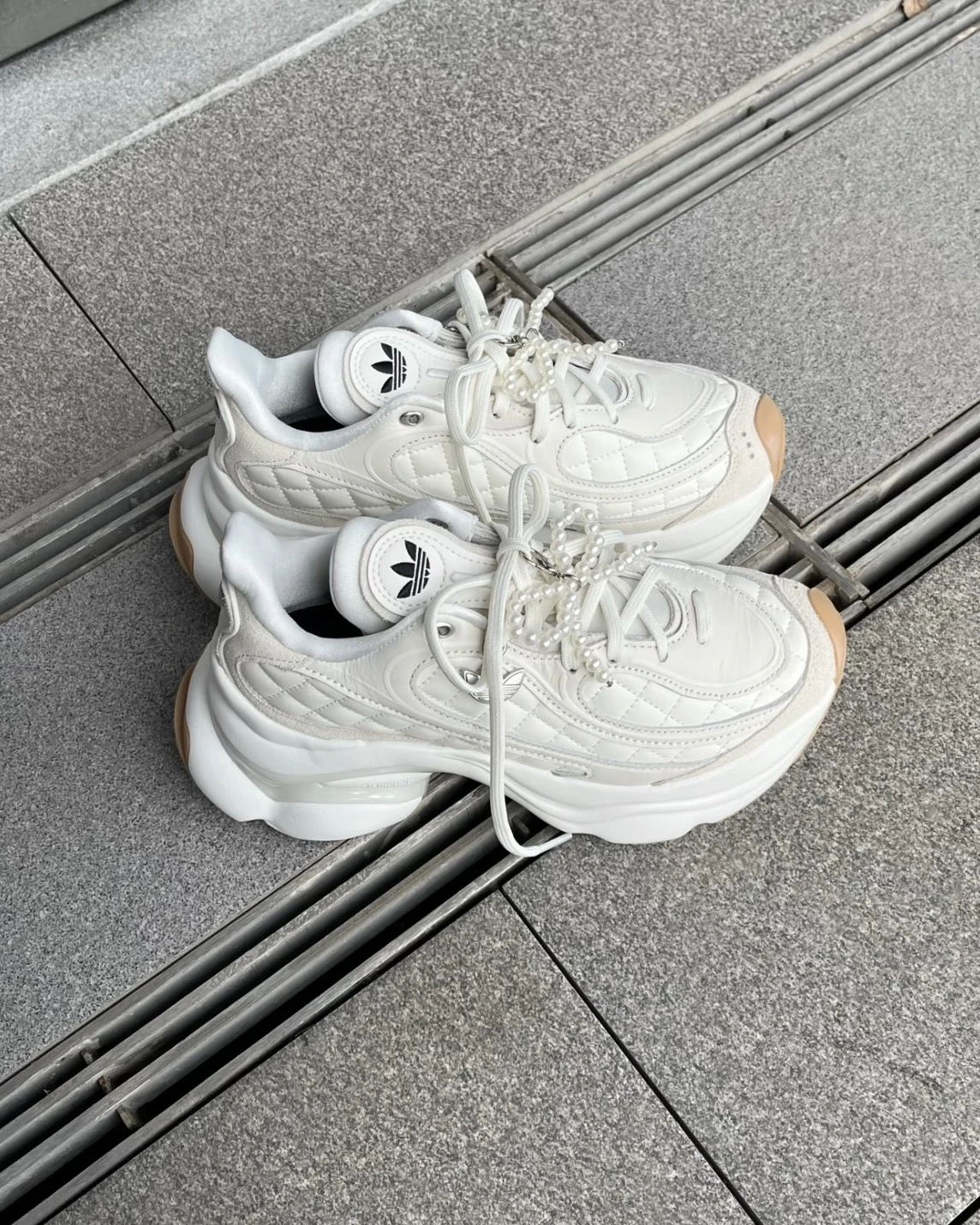  OZVENUZ HQ2643 ホワイト 24.0 WMNS) adidas Ozvenuz 'White' HQ2643