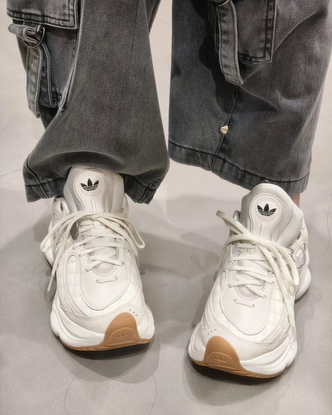  OZVENUZ HQ2643 ホワイト 24.0 WMNS) adidas Ozvenuz 'White' HQ2643
