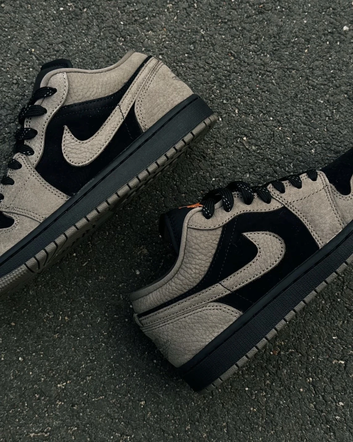 Nike Air Jordan 1 Low “Olive Grey” Brings Back 麂皮拼接 摩卡深棕 IB7109-005/IB7111-005