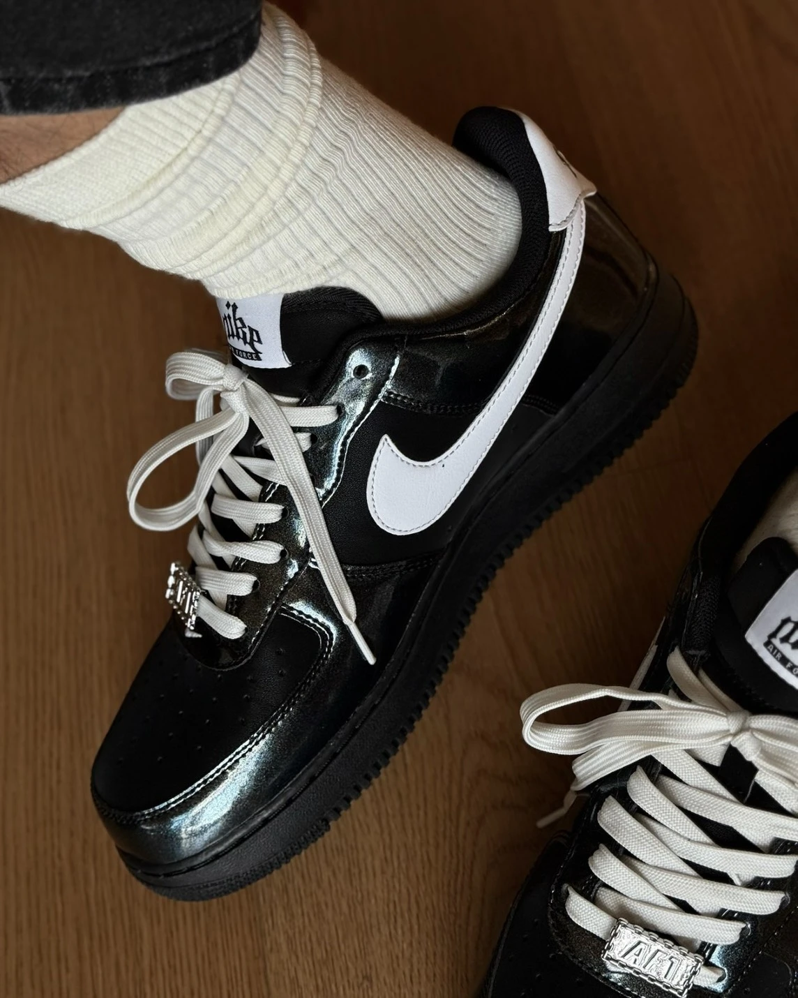 Nike Air Force 1 07 LV8 漆皮黑武士 IB6843-001