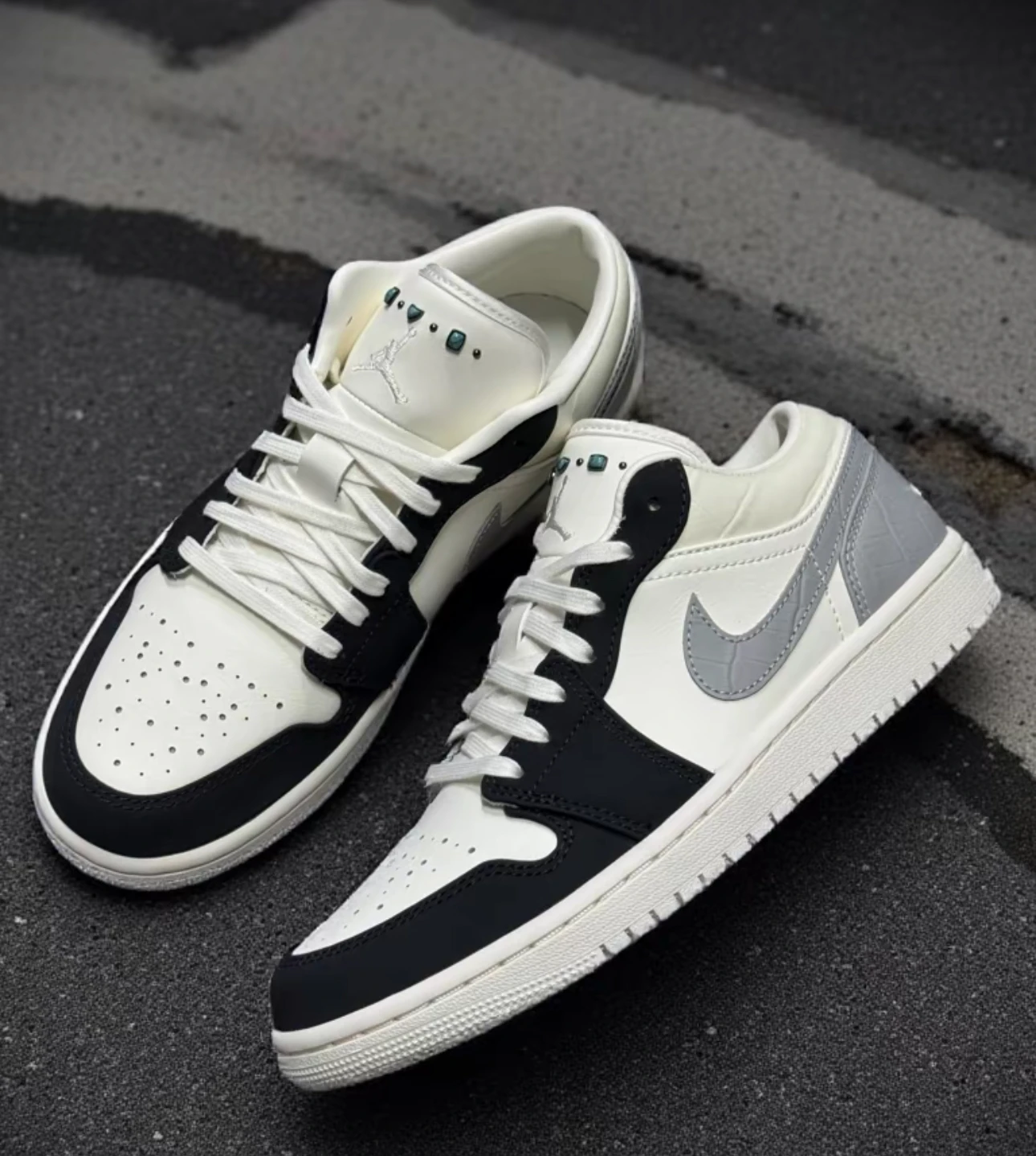 NIKE AIR JORDAN 1 LOW 綠松石 白黑灰 IO2242-101